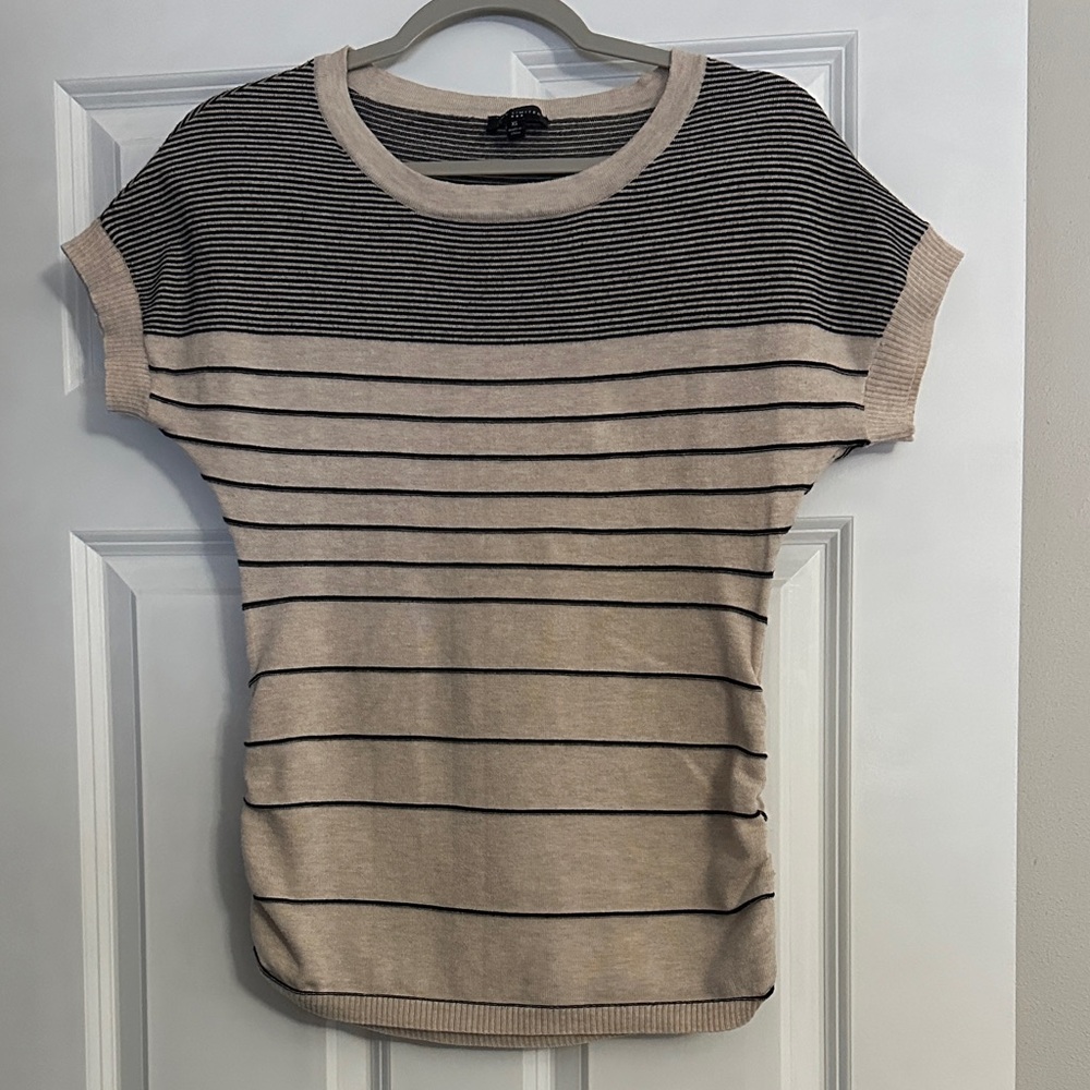 The Limited short sleeve top blouse